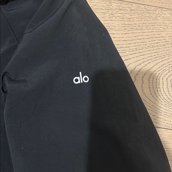 ALO Yoga Cropped 1/4 Zip Alumni Pullover - Picture 3 of 5